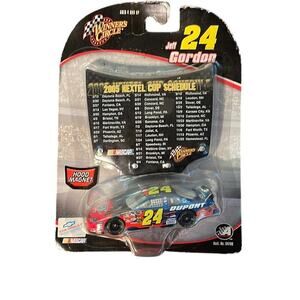 2005 Nascar Jeff Gordon Diecast Car with Hood Magnet